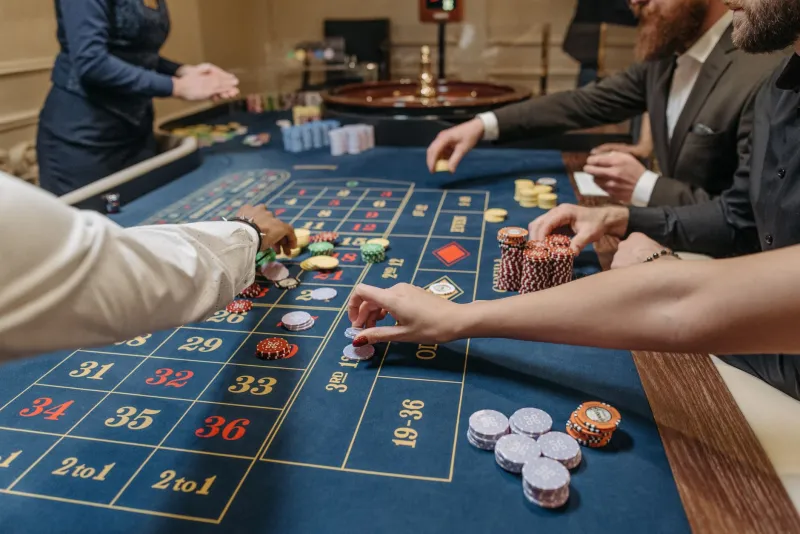 Why Sportsbooks Love When You Bet Parlays (And What Sharps Do Instead)
